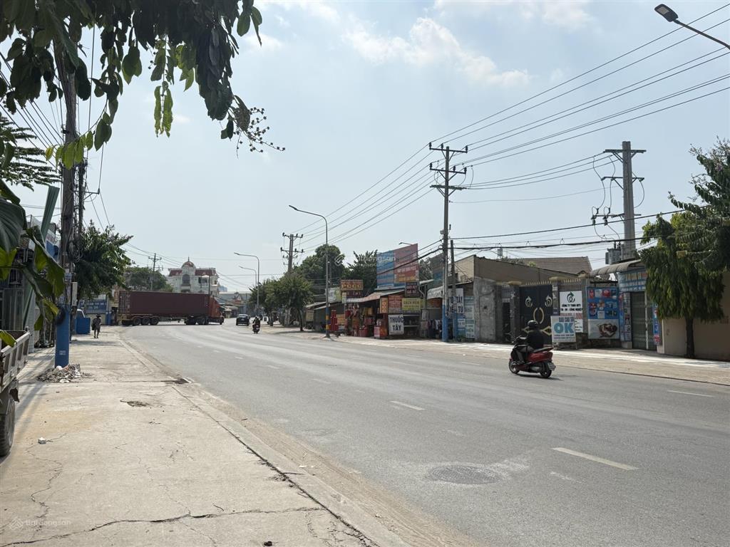 Hạ thêm vài tỷ còn 18.888 tỷ mt dt743 711,8m2 ngang 12m33 mt dt743 ngã 3 ông xã, tặng kèm showroom
