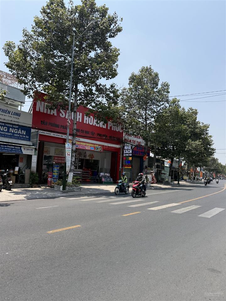 Toà nhà văn phòng 6 tầng ngang 6m mt lê hồng phong p dĩ an vị trí kd cực sáng