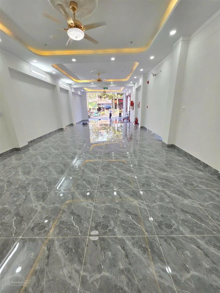 Toà nhà văn phòng 6 tầng ngang 6m mt lê hồng phong p dĩ an vị trí kd cực sáng