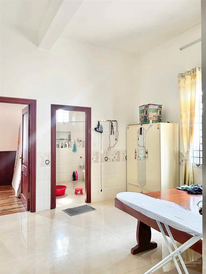 Biệt thư 240m2 ngang 11m sổ riêng 3 tầng giá nhu căn nhà phố phường dĩ an