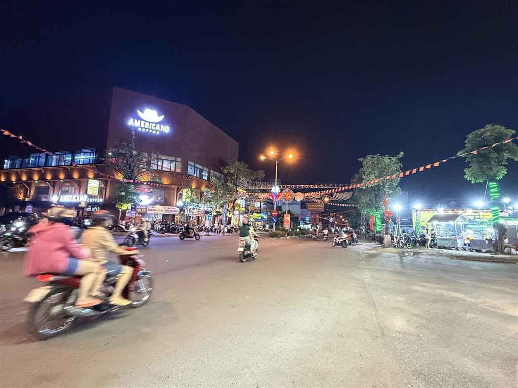 Lô đất 125m2 ngang 5m giá thấp nhất tốt nhất đường 9 khu tthc dĩ an kinh doanh sầm uất
