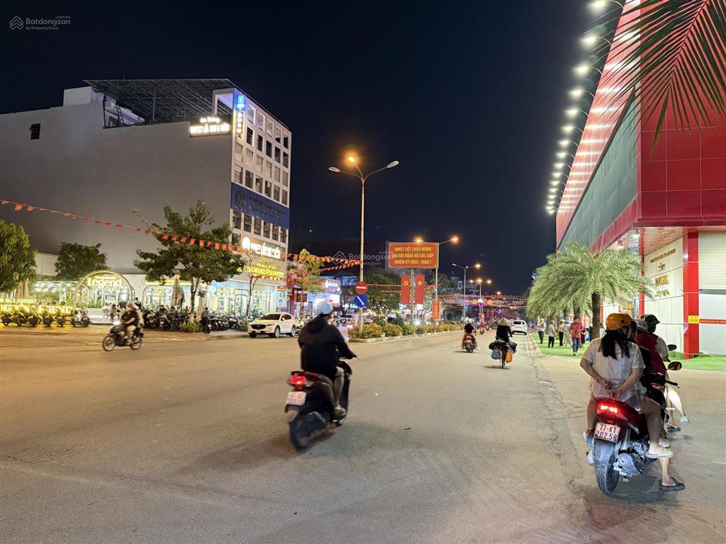 Lô đất 125m2 ngang 5m giá thấp nhất tốt nhất đường 9 khu tthc dĩ an kinh doanh sầm uất