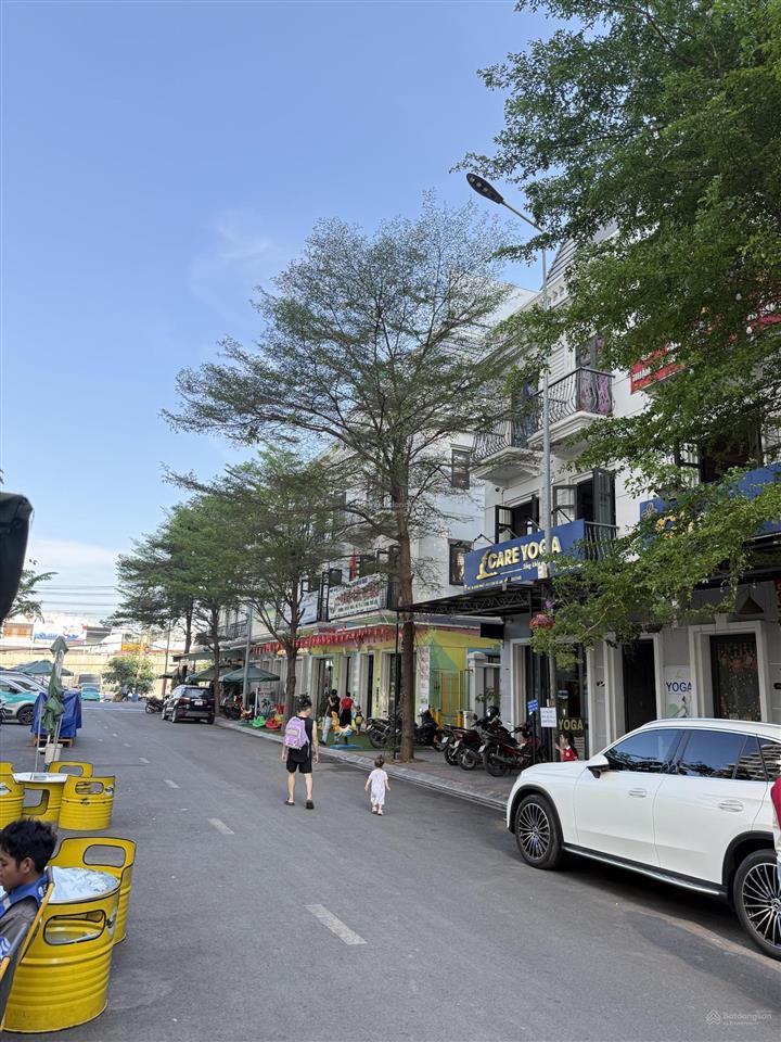 Shophouse vincom 75m2 4 tầng nội thất có thang máy  đang cho thuê 25tr/tháng sở hữu kd đầu tư vip