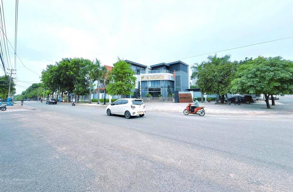 3 lô liền kề ngang 15m mt huỳnh thị tươi đối diện bờ hồ biconsi giá gấp