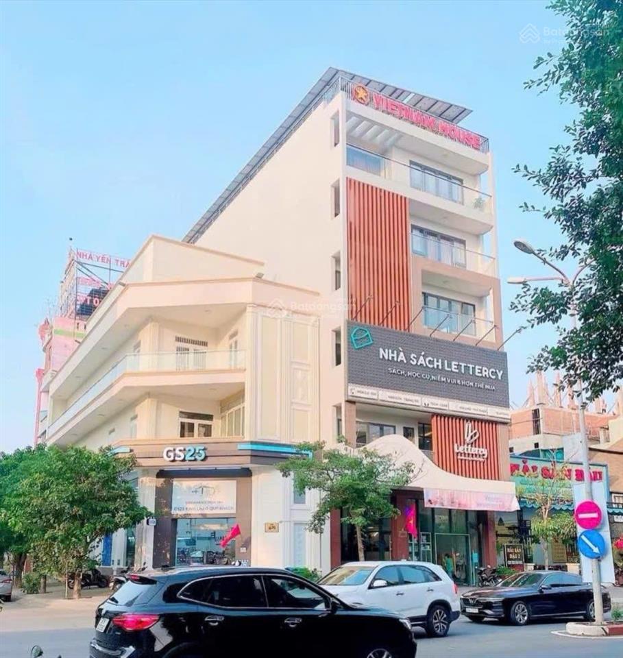 Lô góc 2 mặt đường số 9 tthc dĩ an dt 180m2 hiếm có đang cần bán kín, giá tốt