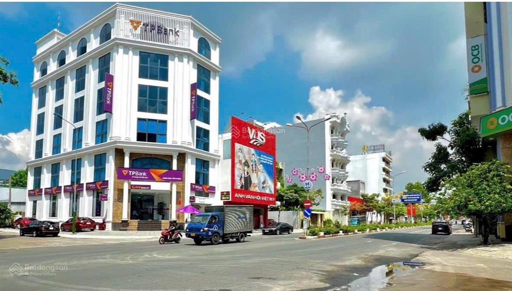 Lô góc 2 mặt đường số 9 tthc dĩ an dt 180m2 hiếm có đang cần bán kín, giá tốt