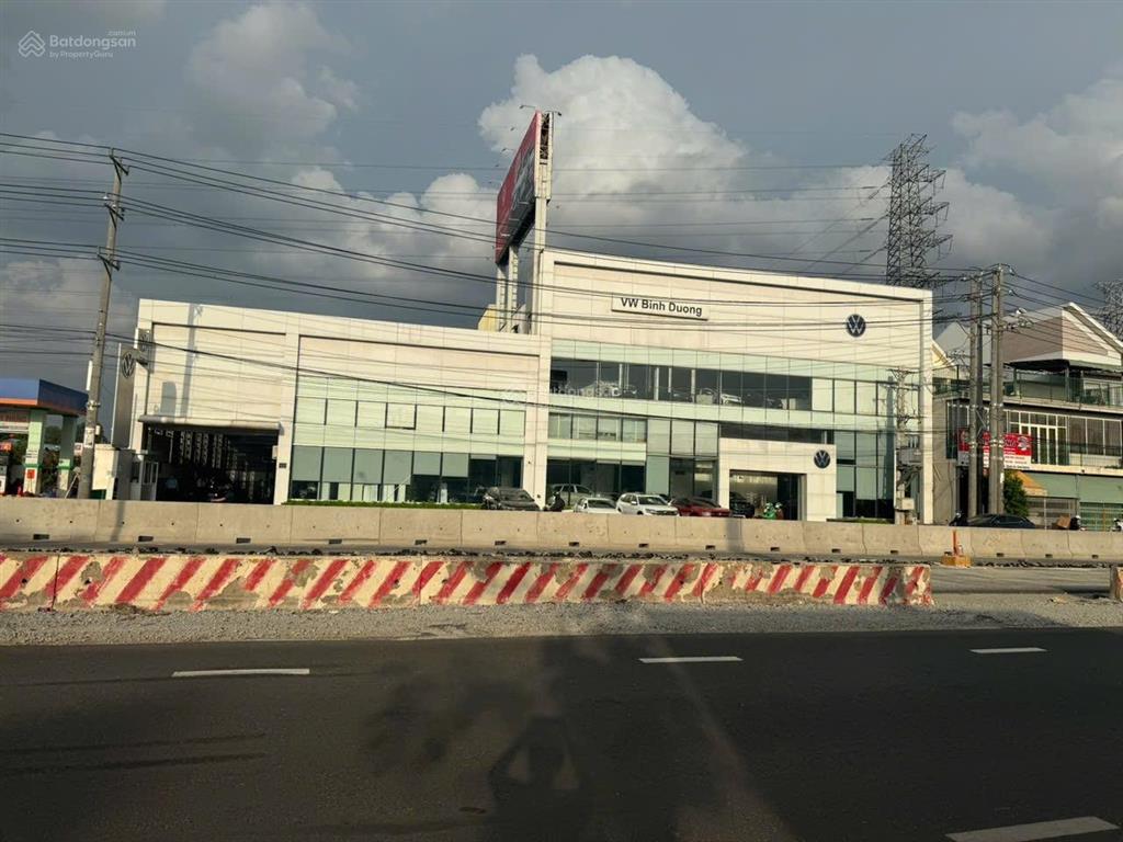 Showroom ngang 45m mt quốc lộ 1k dt 1540m2 vị trí gần aeol mall bình dương