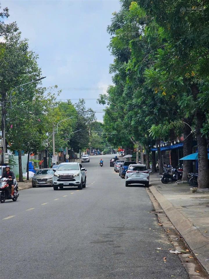 Tòa nhà văn phòng góc 2 mặt tiền ngang mt 27m thiết kế 5 tầng thang máy  thông suốt cần bán