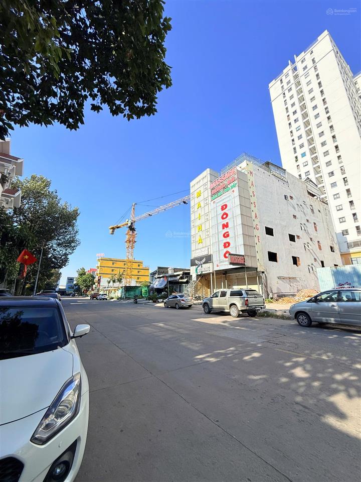 Hàng hiếm, ngang 10m ngay cổng 2 chung cư lớn phúc an 550 dĩ an vị trí đẹp hiếm bán