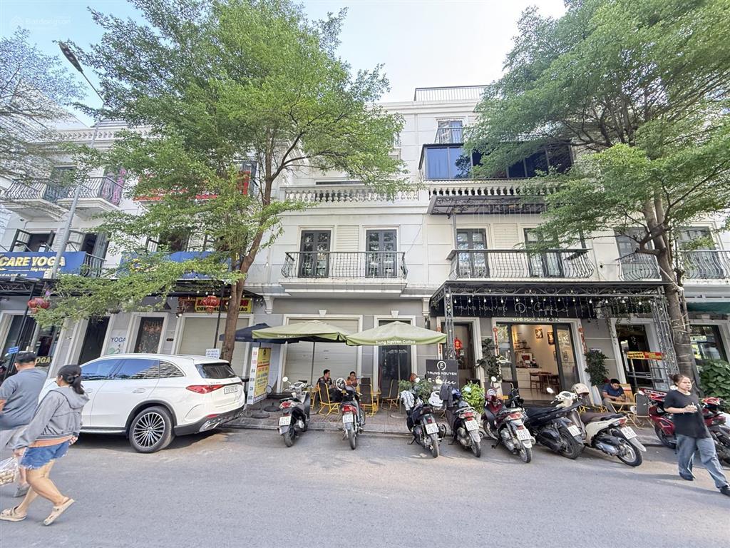Hạ gấp 3 tỷ ra nhanh căn shophouse vincom dĩ an đang cho thuê hđ 25tr/tháng