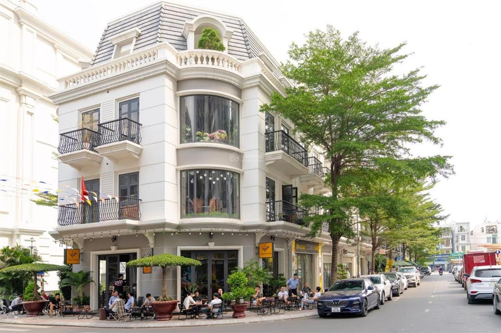 Hạ gấp 3 tỷ ra nhanh căn shophouse vincom dĩ an đang cho thuê hđ 25tr/tháng