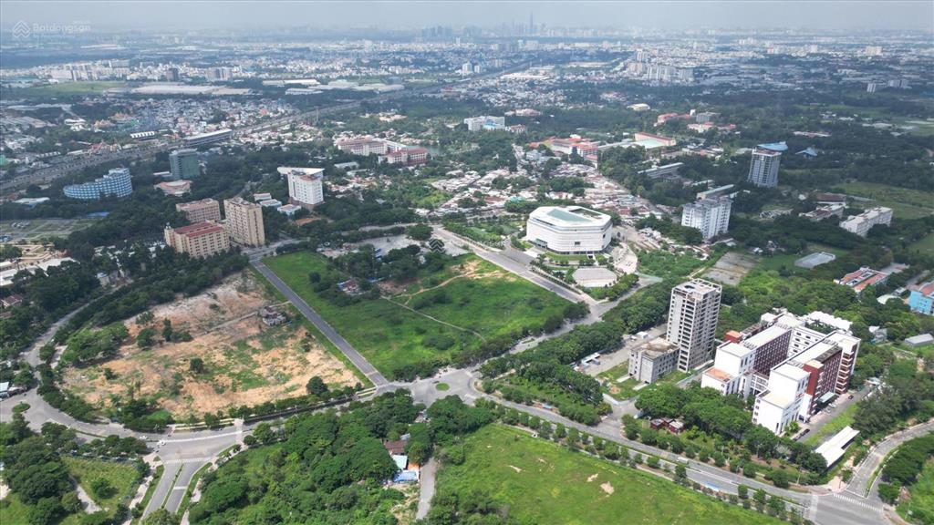 Vhdv sát làng đại học đang cho thuê 65tr/tháng 1 tầng hầm 6 nổi mới