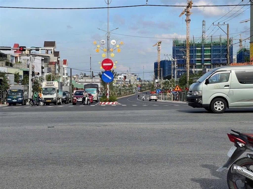 Siêu vị trí mặt tiền thống nhất đối diện cụm chung cư  ngang 11m chỉ 1 lô hiếm có cần bán
