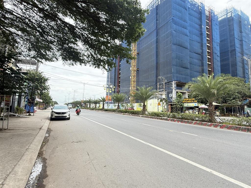 Siêu vị trí mặt tiền thống nhất đối diện cụm chung cư  ngang 11m chỉ 1 lô hiếm có cần bán