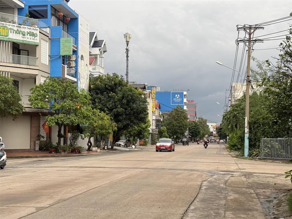 Hàng hiếm giá ngộp khu tthc dĩ an dt 117m2 sổ riêng làm căn hộ dịch vụ tuyệt vời