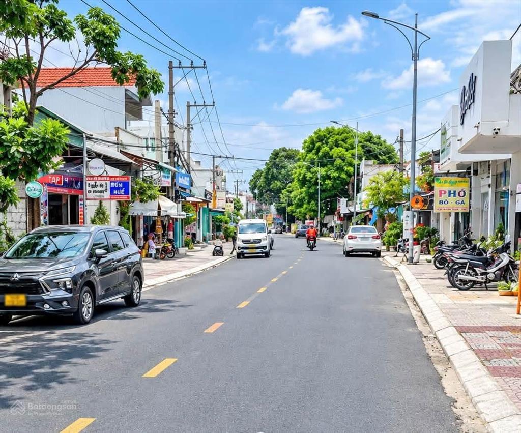 Căn góc 2 mặt tiền hai bà trưng nối dài gần go!  225m2 lầu trệt đang cho thuê 40tr/tháng