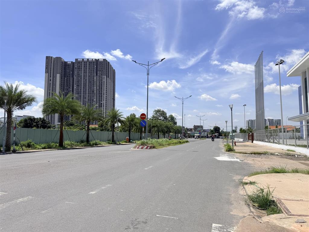 Bán gấp lô góc 2 mặt tiền ngay trung tâm hội nghị p. lái thiêu, 150m2 thổ cư 100% giá 7,5 tỷ