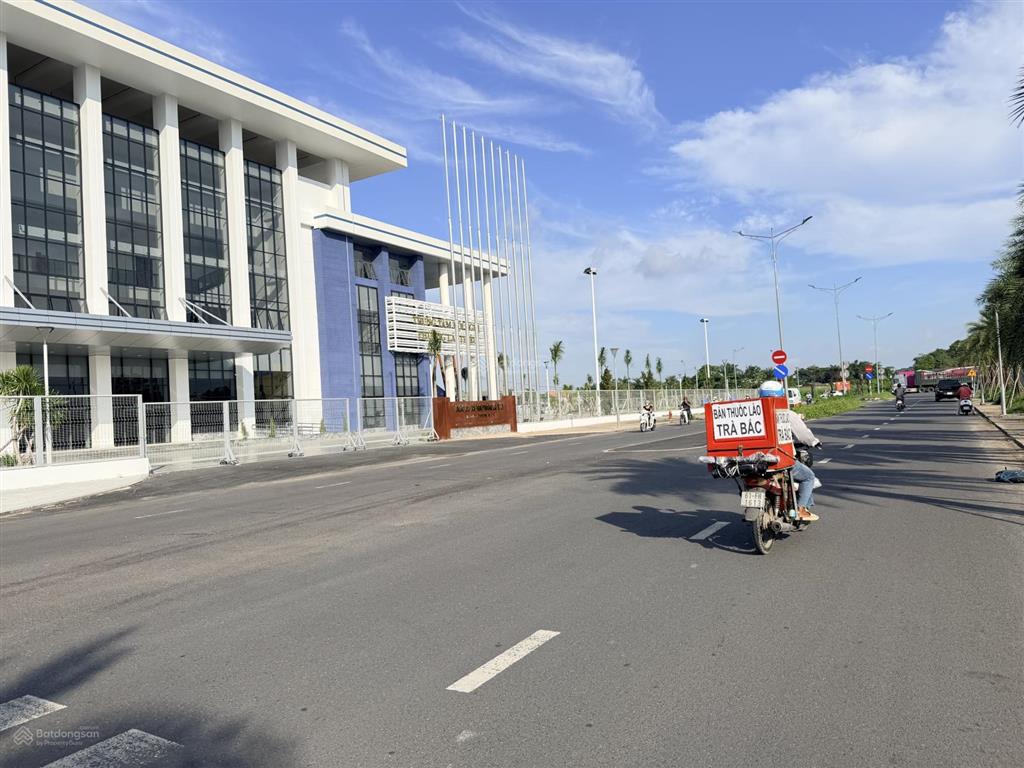 Bán gấp lô góc 2 mặt tiền ngay trung tâm hội nghị p. lái thiêu, 150m2 thổ cư 100% giá 7,5 tỷ