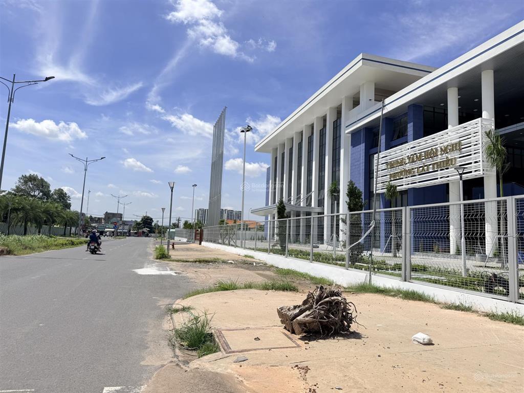 Bán gấp lô góc 2 mặt tiền ngay trung tâm hội nghị p. lái thiêu, 150m2 thổ cư 100% giá 7,5 tỷ