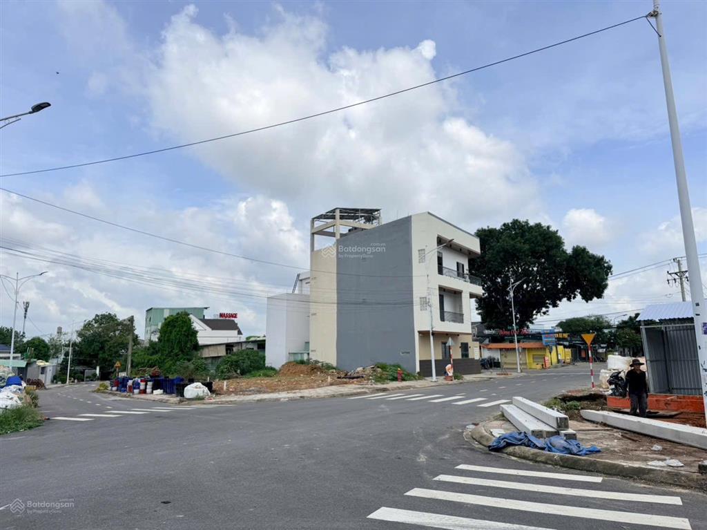 Cần tiền bán gấp lô góc khu tái định cư an thạnh, đường nhựa 10m cách thủ khoa huân 20m giá 3,8 tỷ