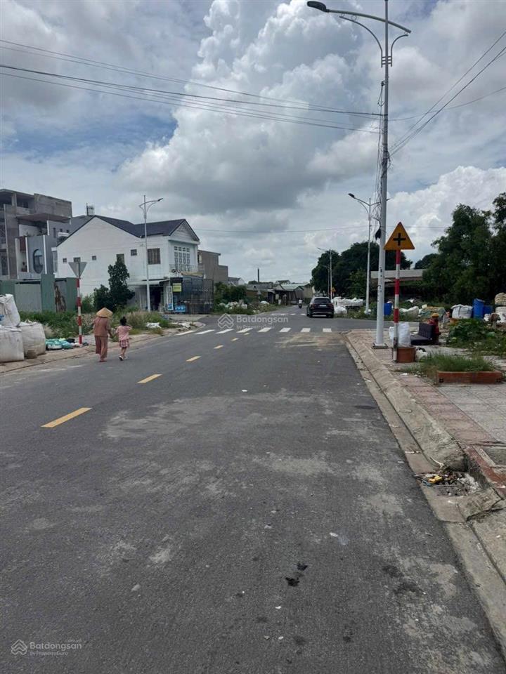 Cần tiền bán gấp lô góc khu tái định cư an thạnh, đường nhựa 10m cách thủ khoa huân 20m giá 3,8 tỷ
