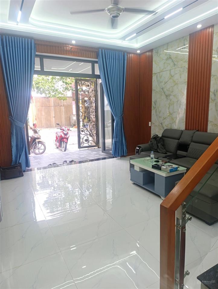 Bán nhà chính chủ, dọn vào ở ngay, sát kcn vsip3