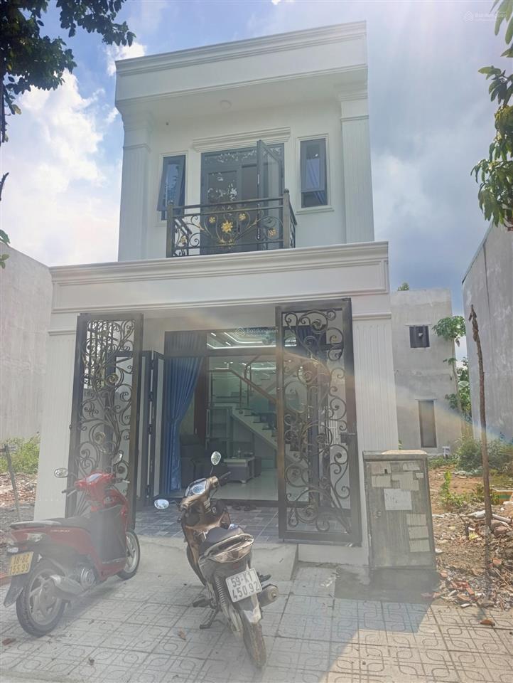 Bán nhà chính chủ, dọn vào ở ngay, sát kcn vsip3