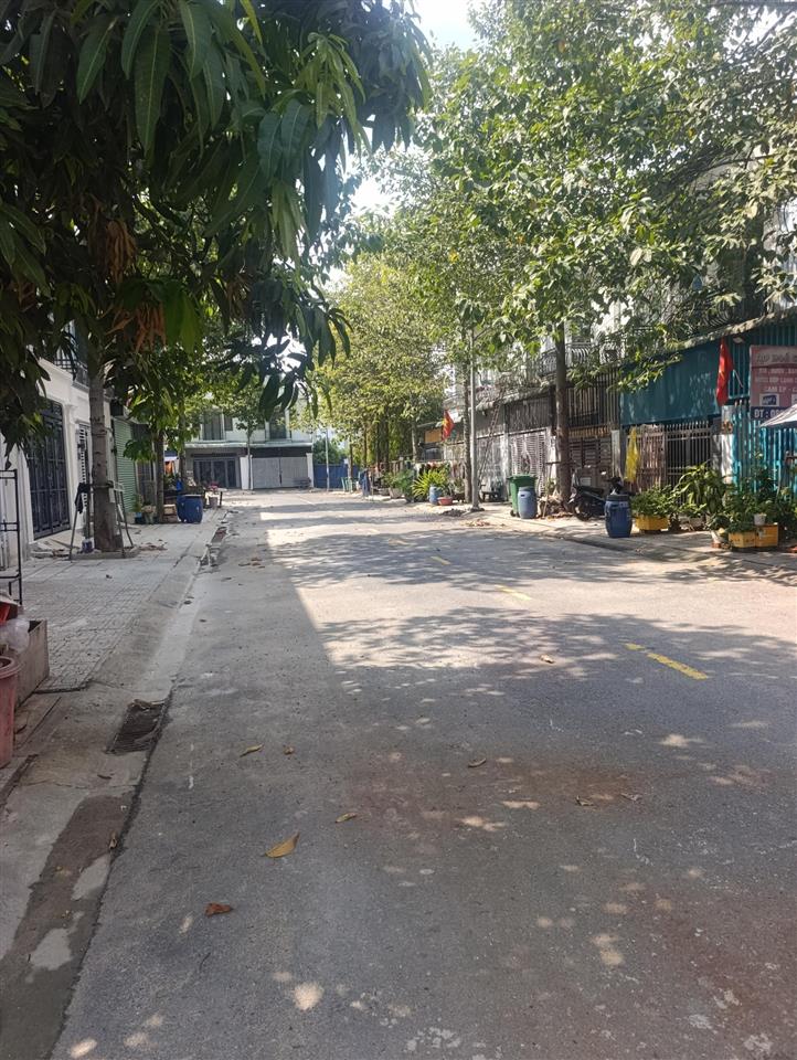 Bán nhà chính chủ, dọn vào ở ngay, sát kcn vsip3
