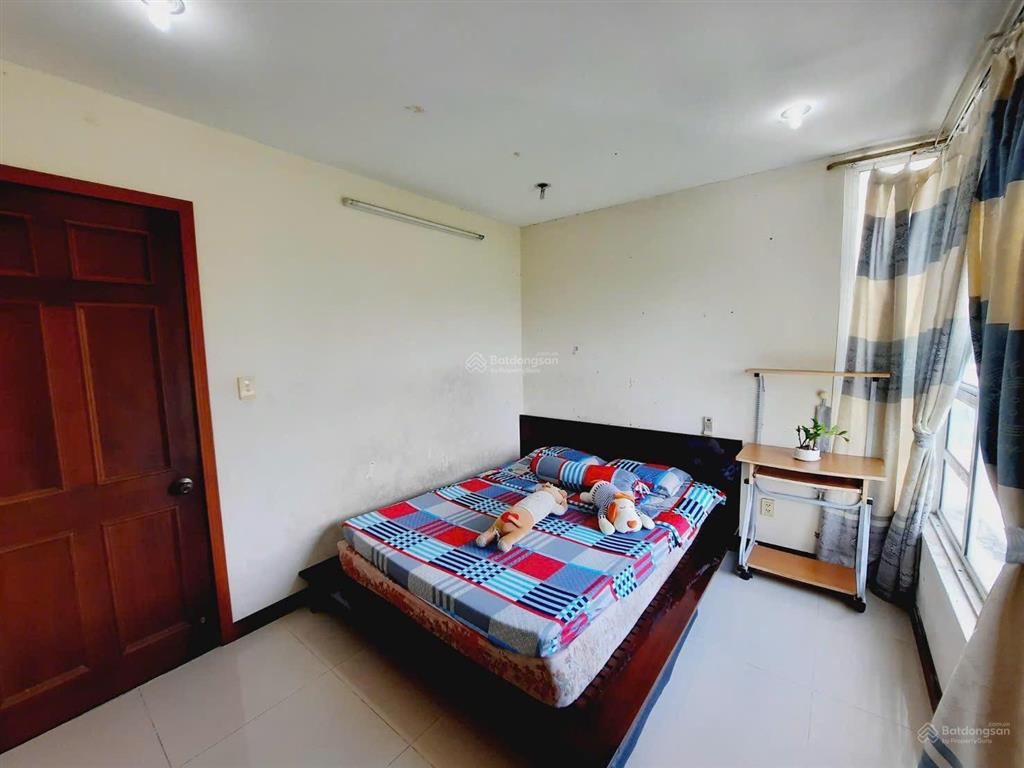 Cho thuê căn 3pn 2 toilet 101m2 the mansion full nt giá chỉ 8tr ở liền 0906 821 ***