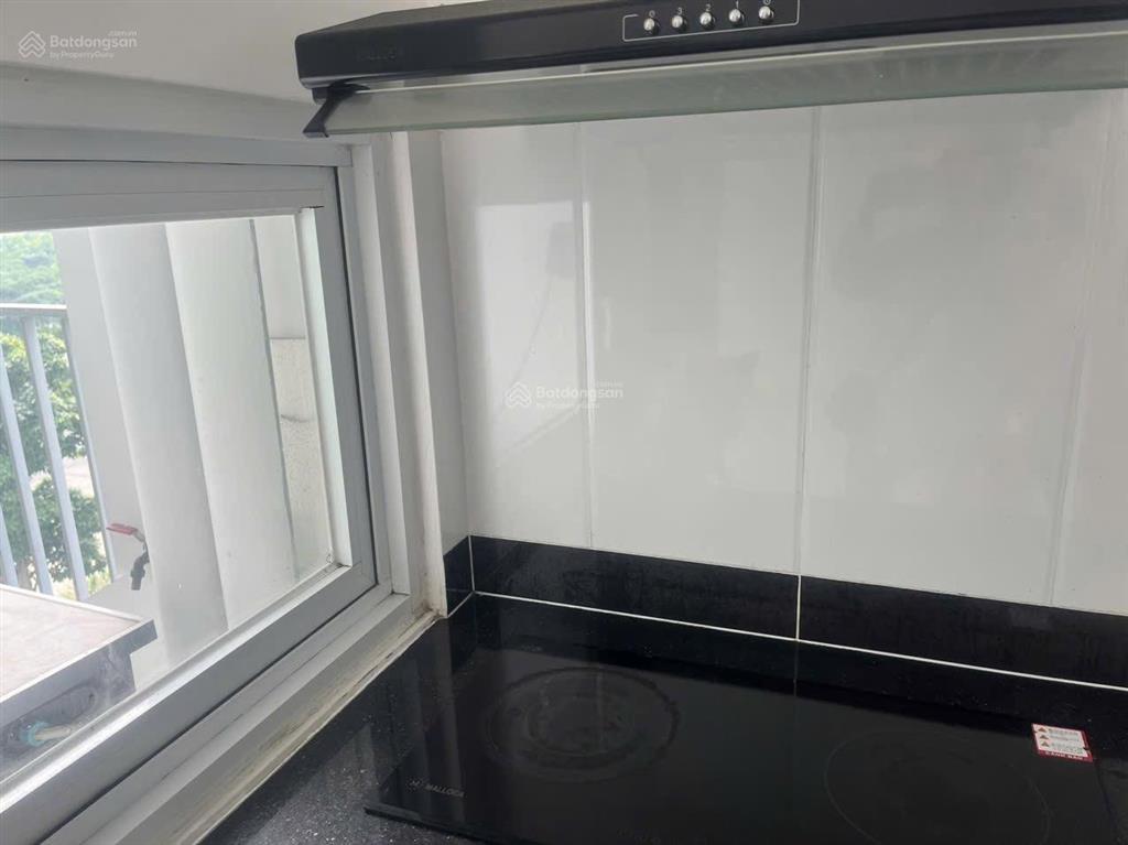 Cho thuê căn góc 65m2 có ban công 2pn 1 wc full nội thất nhà trống ở ngay giá 8.3tr bớt lộc