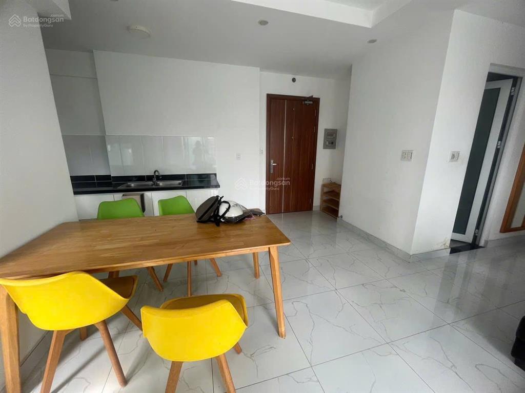 Cho thuê căn góc 65m2 có ban công 2pn 1 wc full nội thất nhà trống ở ngay giá 8.3tr bớt lộc