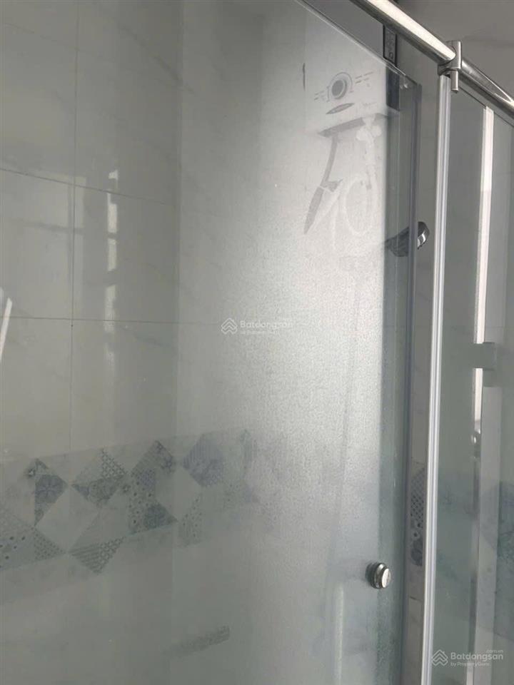 Cho thuê căn góc 65m2 có ban công 2pn 1 wc full nội thất nhà trống ở ngay giá 8.3tr bớt lộc