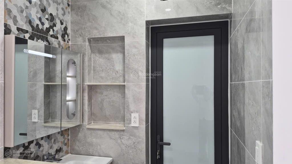 Cho thuê nhà nguyên căn 1 hầm 1 trệt 3 lầu 6pn dt đất 100m2 sát chung cư terra mia phạm hùng