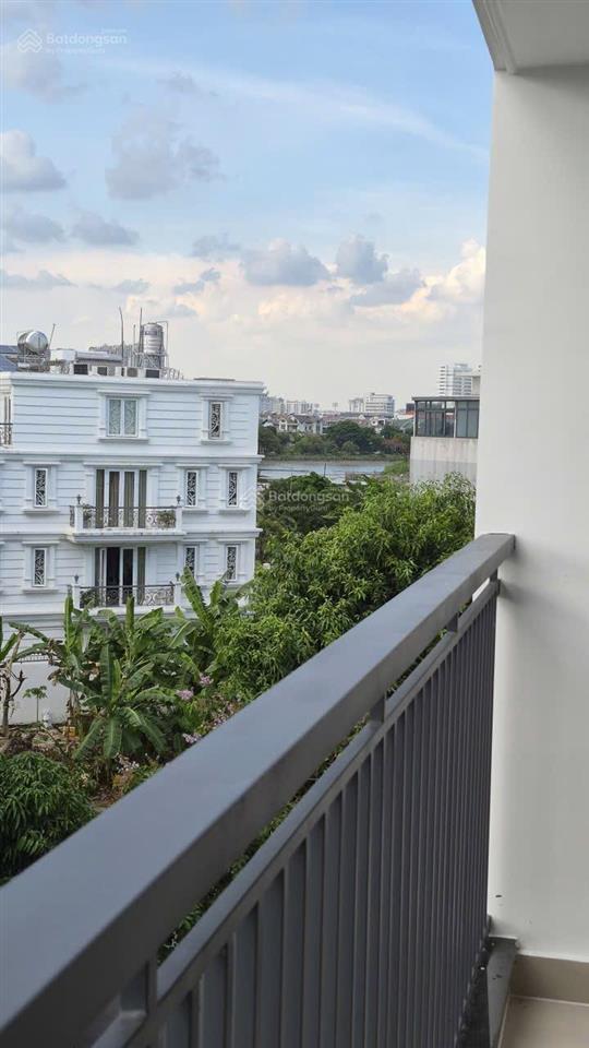 Cho thuê nhà nguyên căn 1 hầm 1 trệt 3 lầu 6pn dt đất 100m2 sát chung cư terra mia phạm hùng