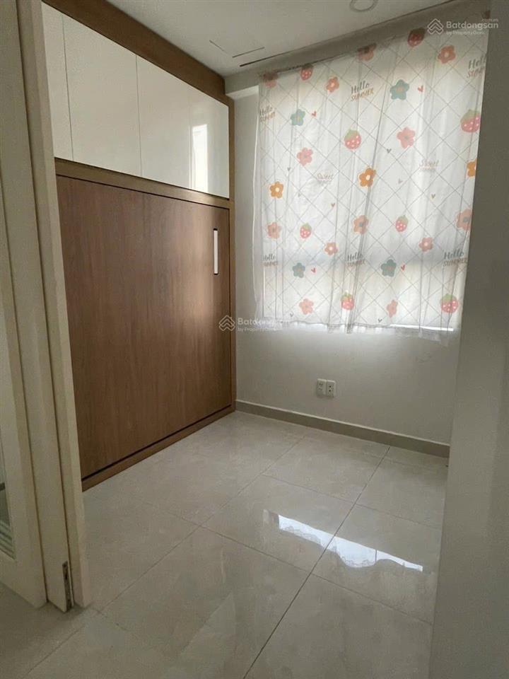 Bán gấp căn hộ tầng 9 dt 50m2 có 2pn 2wc view ngoài có 4 món nội thất chủ đầu tư tặng 70tr tiền sổ