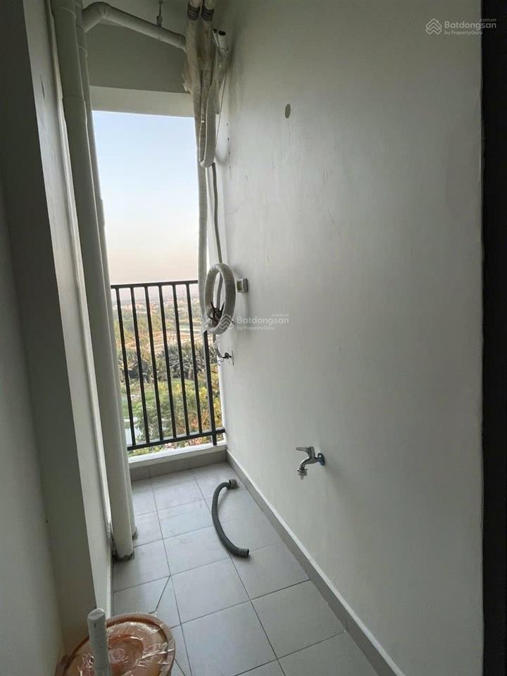 Bán gấp căn hộ tầng 9 dt 50m2 có 2pn 2wc view ngoài có 4 món nội thất chủ đầu tư tặng 70tr tiền sổ