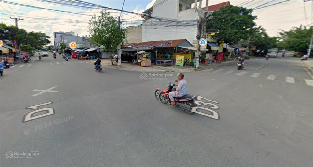 Bán nhà 2 lầu sân ô tô  xây chắc chắn thoáng mát giá tốt