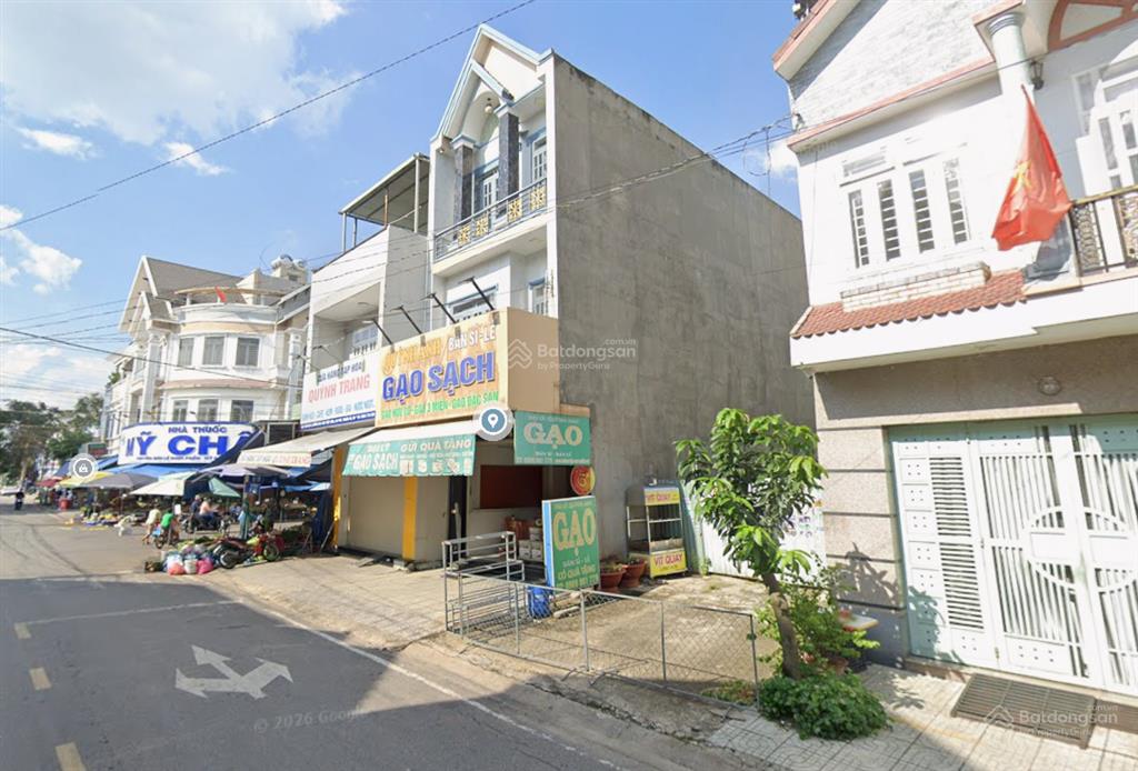 Bán nhà 2 lầu sân ô tô  xây chắc chắn thoáng mát giá tốt