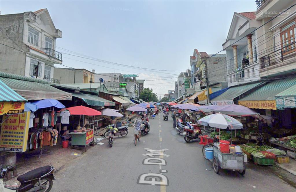 Bán nhà 2 lầu sân ô tô  xây chắc chắn thoáng mát giá tốt