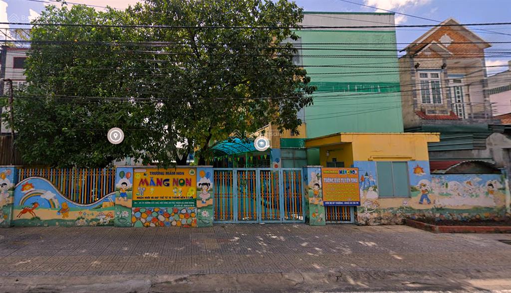 Bán nhà 2 lầu sân ô tô  xây chắc chắn thoáng mát giá tốt