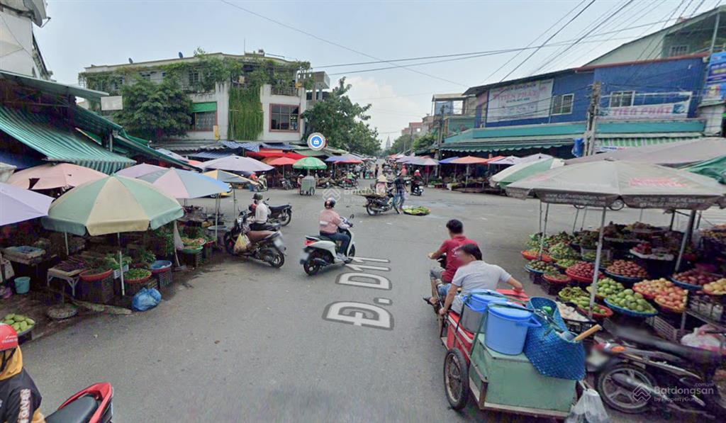 Bán nhà 2 lầu sân ô tô  xây chắc chắn thoáng mát giá tốt