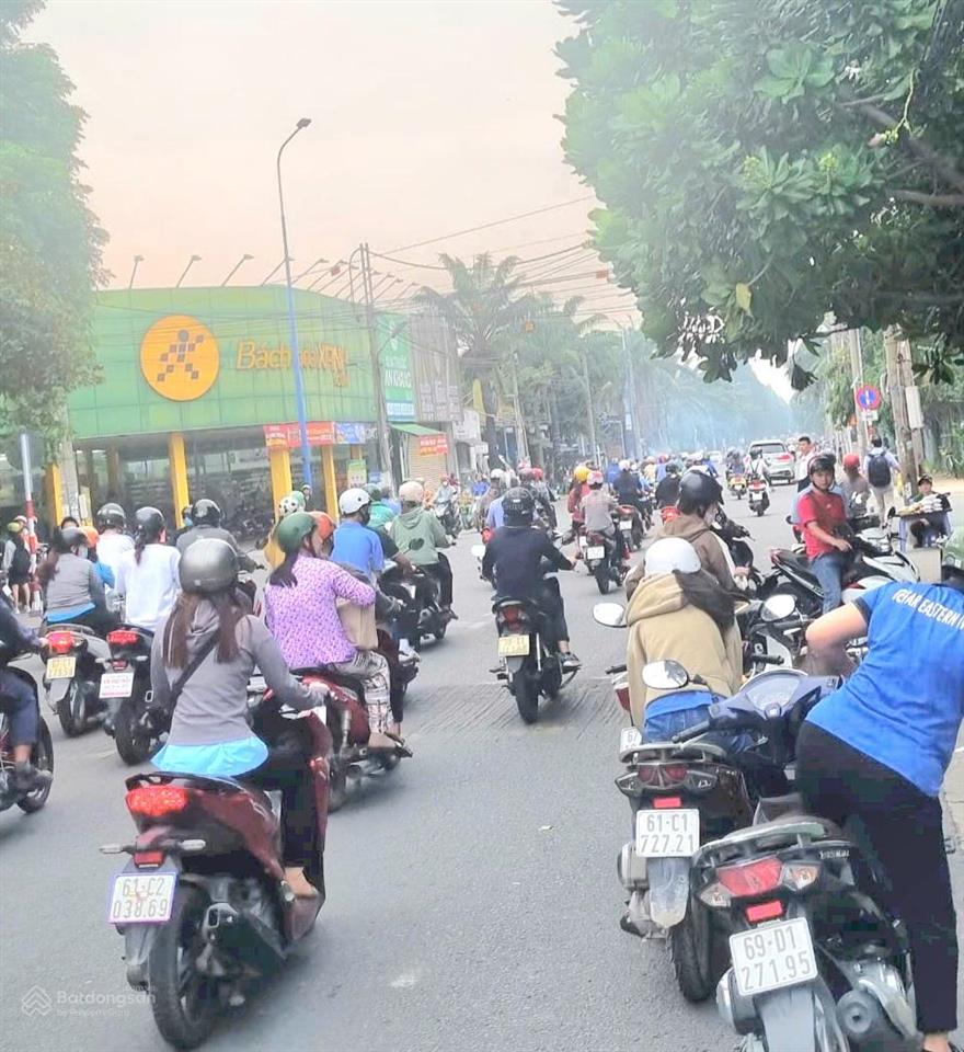 Hạ giá 500 triệu bán nhà lầu nguyên căn gần chợ d5.