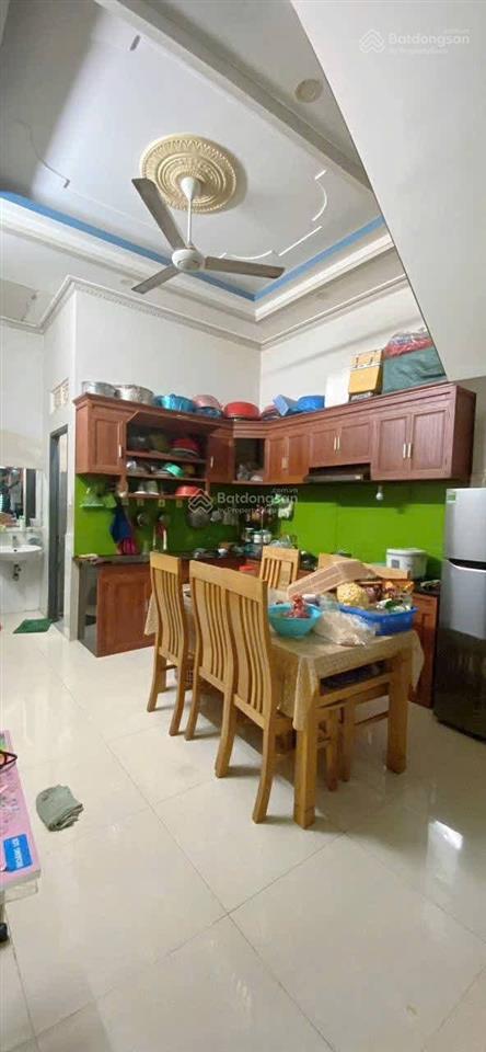 Hạ giá 500 triệu bán nhà lầu nguyên căn gần chợ d5.