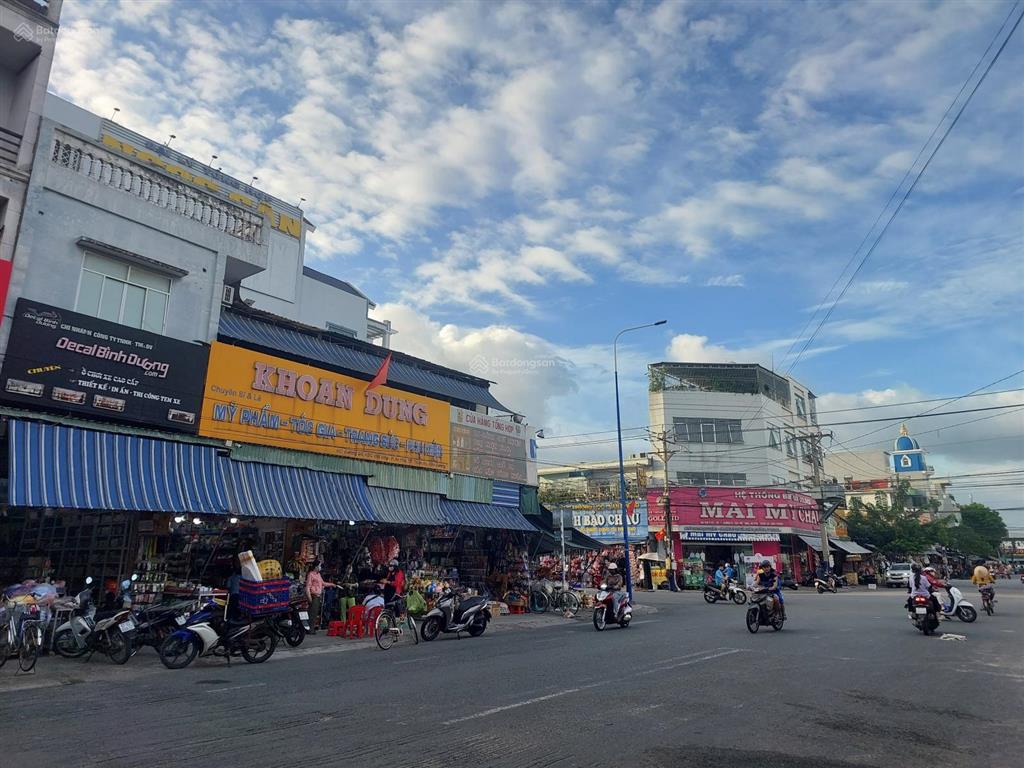 Hạ giá 500 triệu bán nhà lầu nguyên căn gần chợ d5.