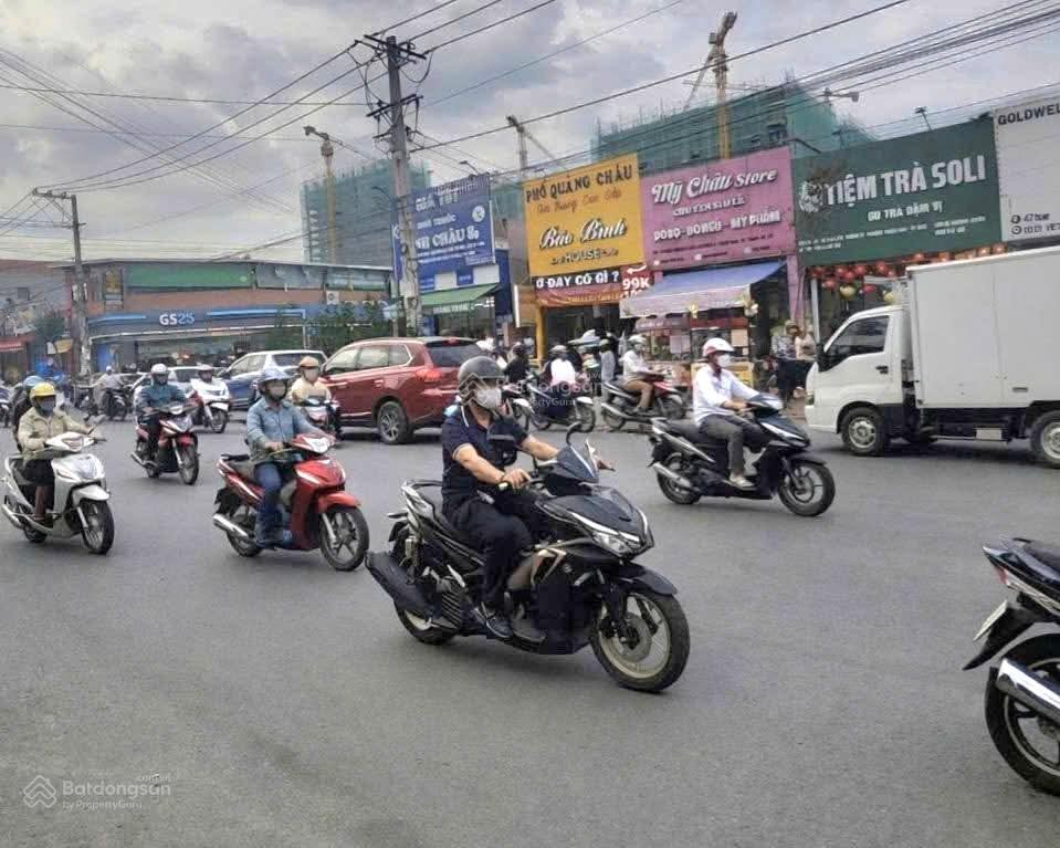 Hạ giá 500 triệu bán nhà lầu nguyên căn gần chợ d5.