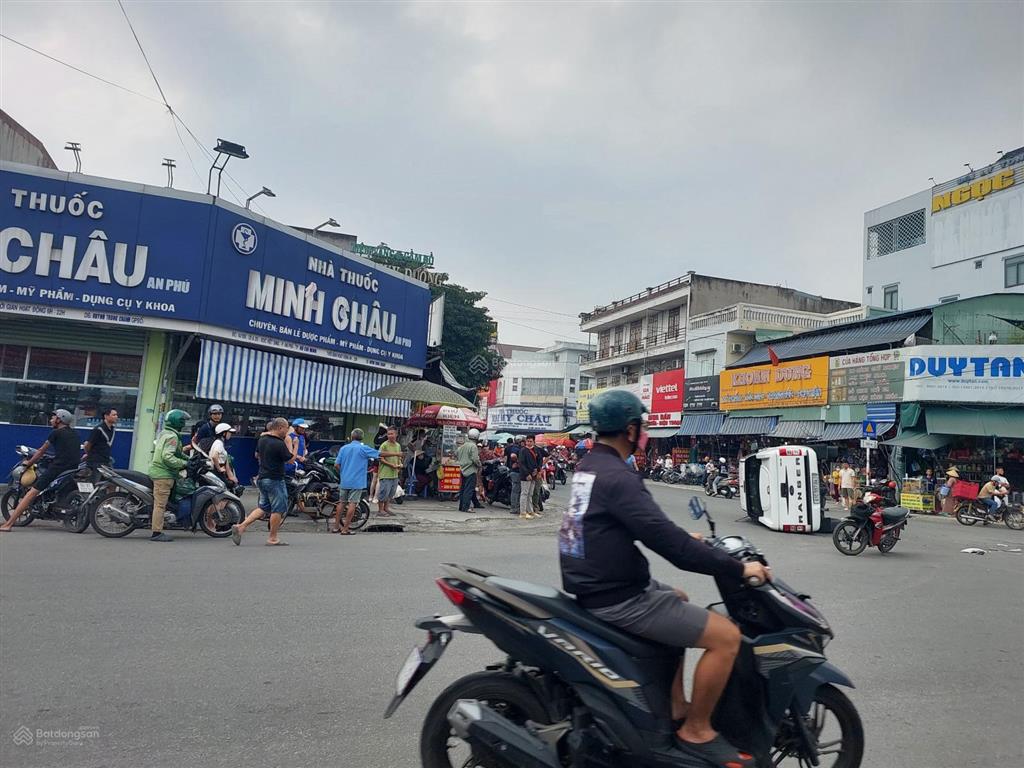 Hạ giá 500 triệu bán nhà lầu nguyên căn gần chợ d5.