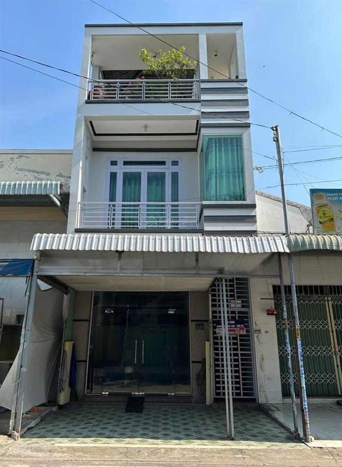 Hạ giá 500 triệu bán nhà lầu nguyên căn gần chợ d5.