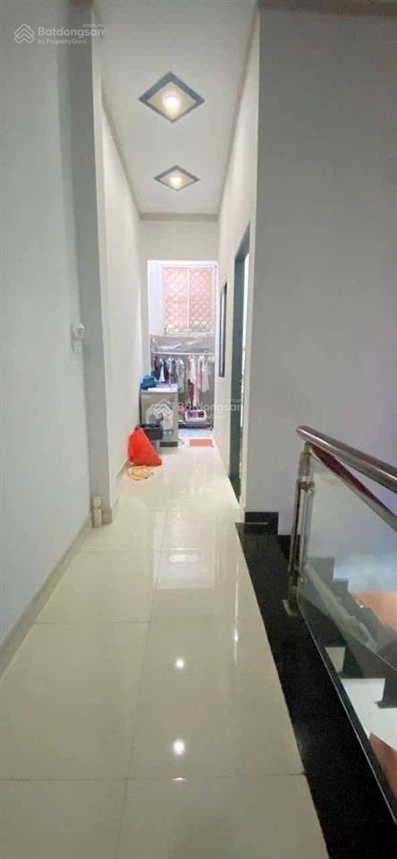 Hạ giá 500 triệu bán nhà lầu nguyên căn gần chợ d5.