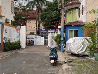 Đối diện cổng trường kdc phú hoà 1. giá 4.380 tỷ, nở hậu 10.5m