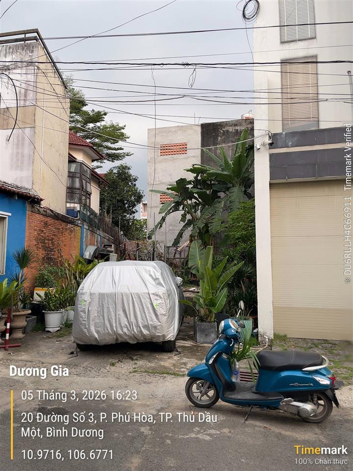 Đối diện cổng trường kdc phú hoà 1. giá 4.380 tỷ, nở hậu 10.5m